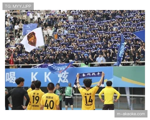 赛场花絮：球迷抗议赛事过多，部分看台在开场前沉默十分钟